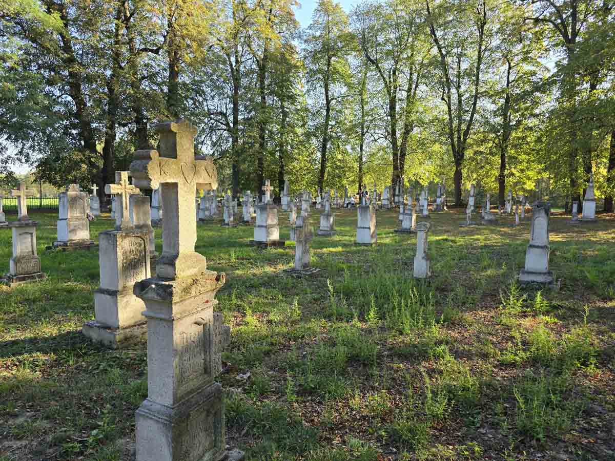 2024_Restaurierter Deutscher Friedhof in Podlesie Reichau Webseite